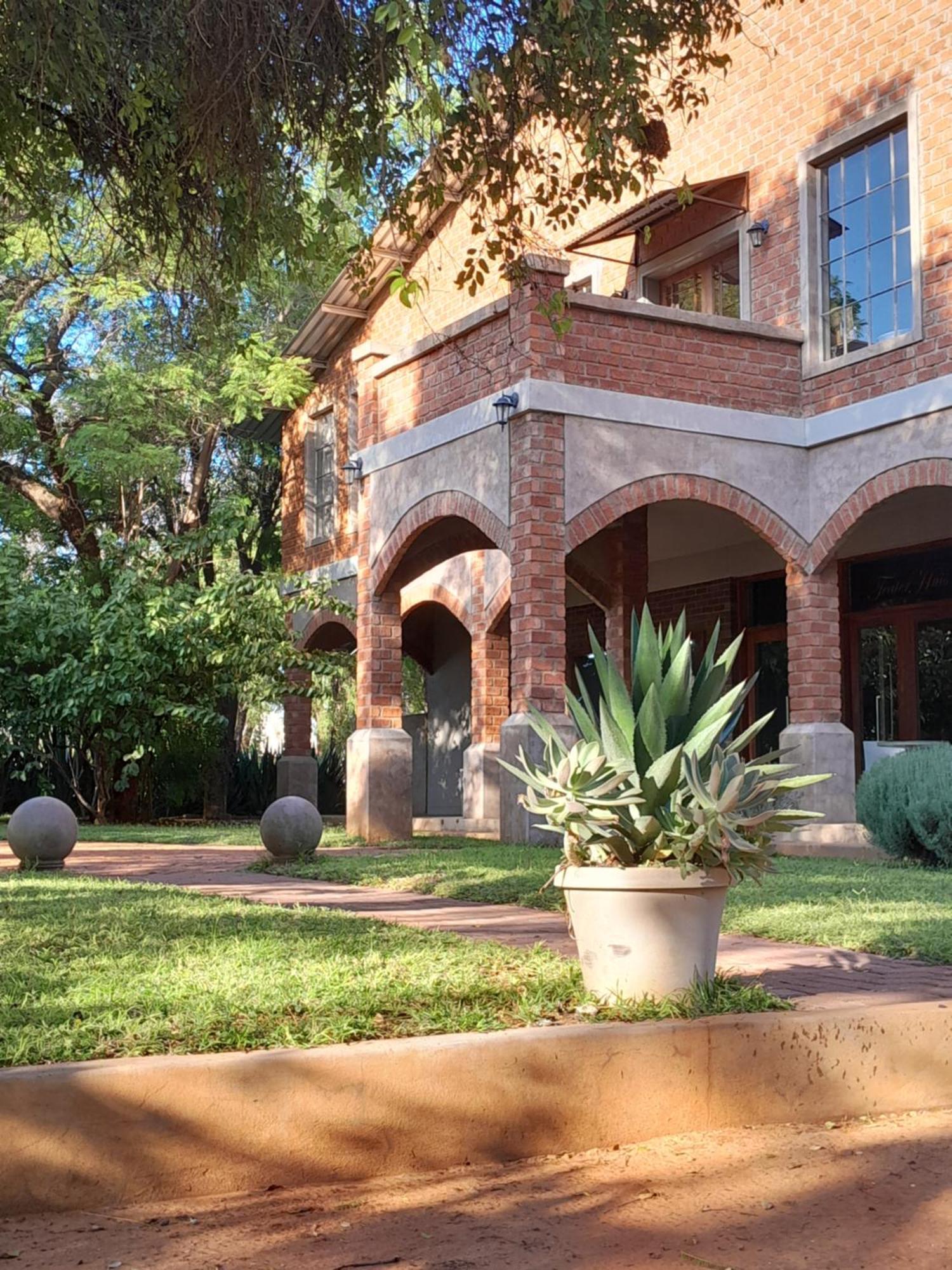 Tsumeb Theater Guesthouse Eksteriør billede